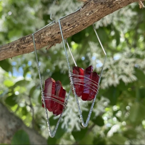 The Ruby Glows Ruby Red Amber Quartz Diamond Shaped White Gold Tone Earrings - Picture 6 of 6